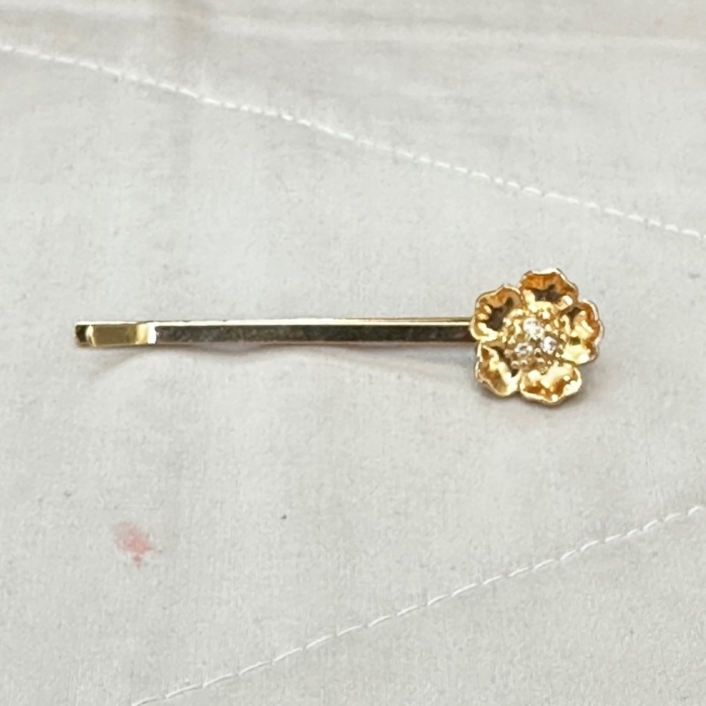 Gold Tone Hair Pin w/Flower & Clear Crystals. Vintage.